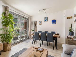 Appartement à La Salut. Luminoso piso cerca del park gell con tres dormitorios y plaza d