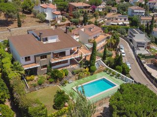 Chalet à Els Grecs-Mas Oliva. Exclusiva villa con espectaculares vistas a la bahía de roses en