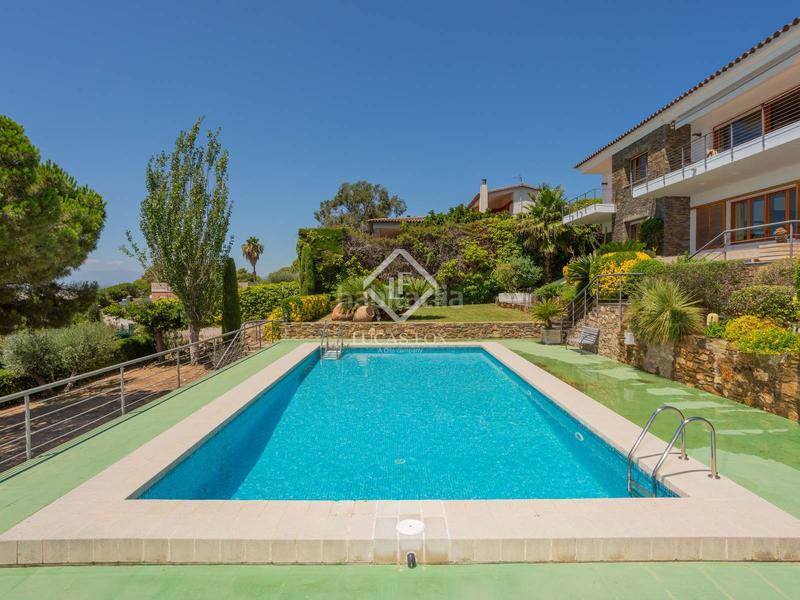 Foto 2fe15530-ddb5-47cd-9a71-9eaf3a1150fd. Chalet exclusiva villa con espectaculares vistas a la bahía en venta en una zona privilegiada y soleada, muy cerca del centro de en Roses