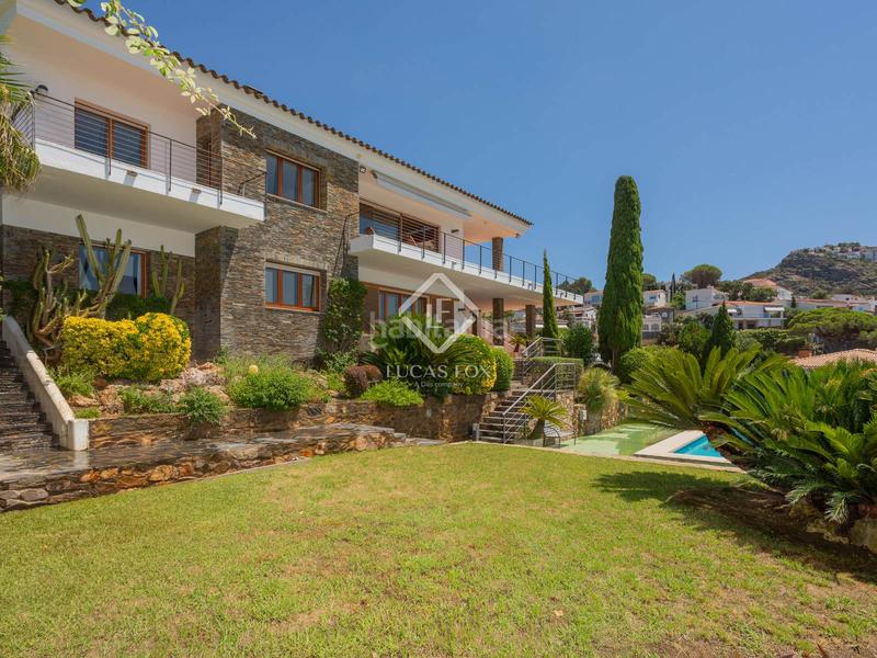 Foto 3200554c-8b3e-40c0-85de-7cd42e24c0fb. Chalet exclusiva villa con espectaculares vistas a la bahía en venta en una zona privilegiada y soleada, muy cerca del centro de en Roses