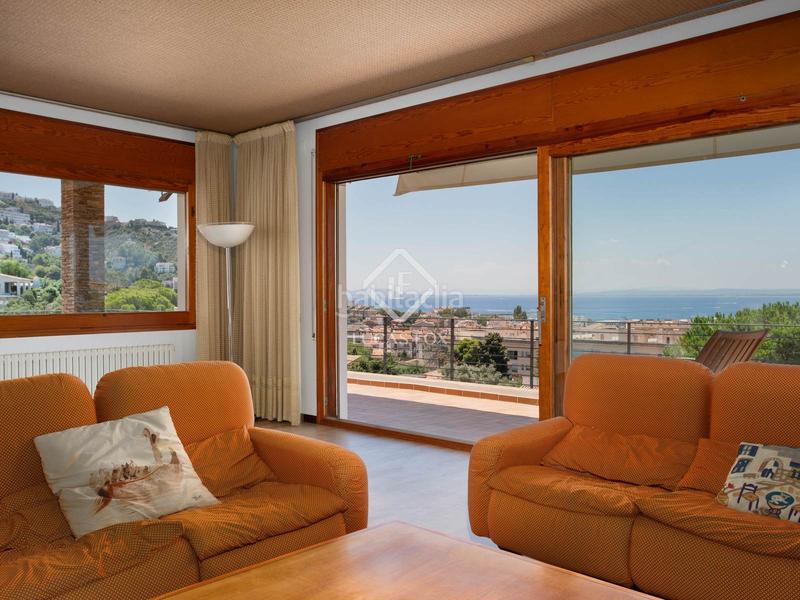 Foto 5686a458-7a49-459c-a04c-75f3306a287c. Chalet exclusiva villa con espectaculares vistas a la bahía en venta en una zona privilegiada y soleada, muy cerca del centro de en Roses