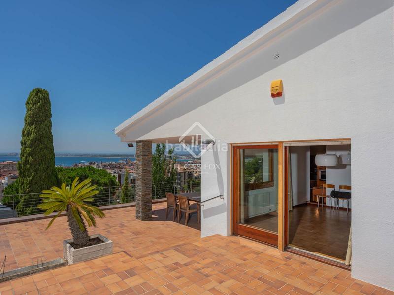 Foto 61c2496d-6f57-4a81-ae6e-259cc1dfc525. Chalet exclusiva villa con espectaculares vistas a la bahía en venta en una zona privilegiada y soleada, muy cerca del centro de en Roses