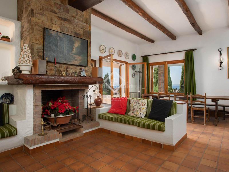 Foto 7101277f-7645-45b7-b257-31b2b881d784. Chalet exclusiva villa con espectaculares vistas a la bahía en venta en una zona privilegiada y soleada, muy cerca del centro de en Roses