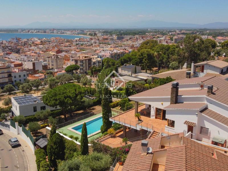 Foto 71e7c28d-6917-432b-bd18-db8ce9c2e8eb. Chalet exclusiva villa con espectaculares vistas a la bahía en venta en una zona privilegiada y soleada, muy cerca del centro de en Roses