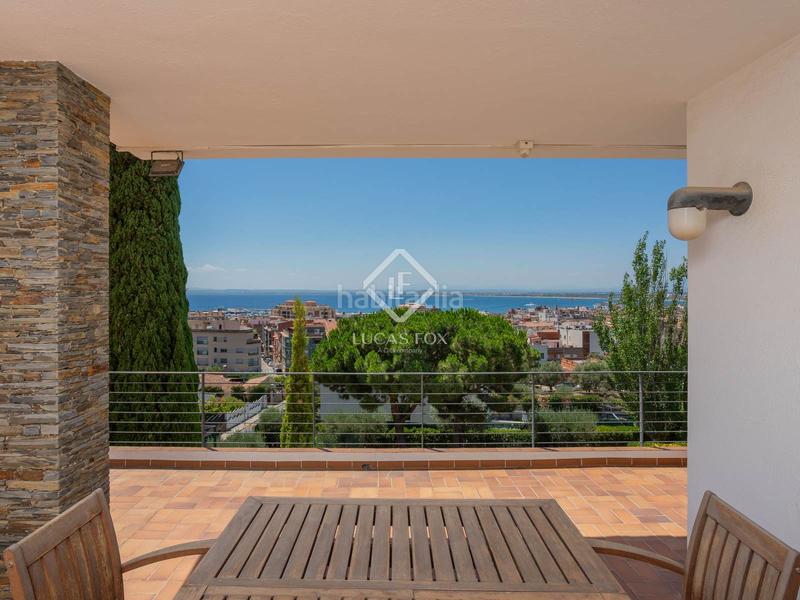 Foto 8b33588f-b09b-4c65-992d-de953cd2211f. Chalet exclusiva villa con espectaculares vistas a la bahía en venta en una zona privilegiada y soleada, muy cerca del centro de en Roses