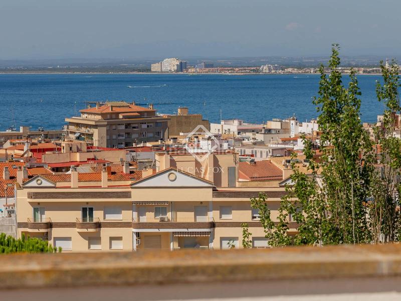 Foto 8b67d857-6fbc-4115-bcb9-58a0c0f55b7b. Chalet exclusiva villa con espectaculares vistas a la bahía en venta en una zona privilegiada y soleada, muy cerca del centro de en Roses