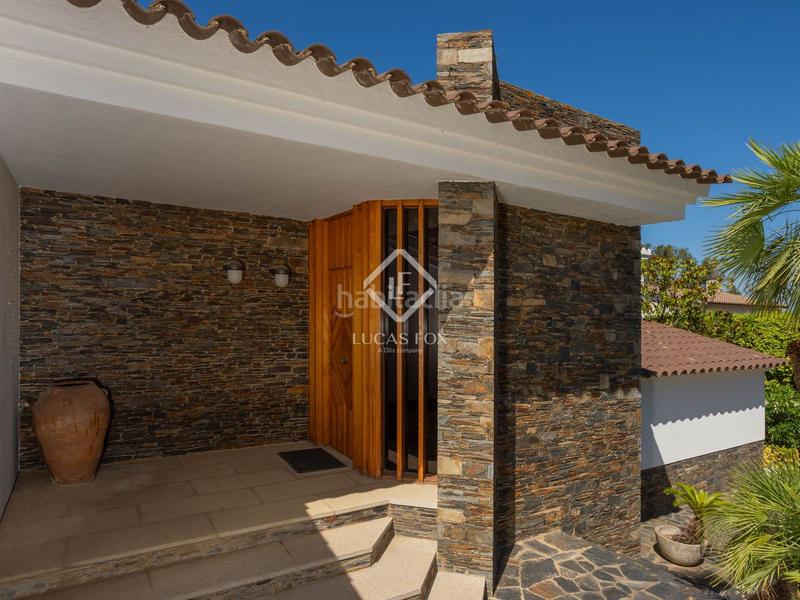 Foto aaad18d1-416f-4cbe-8230-4c0477621ada. Chalet exclusiva villa con espectaculares vistas a la bahía en venta en una zona privilegiada y soleada, muy cerca del centro de en Roses