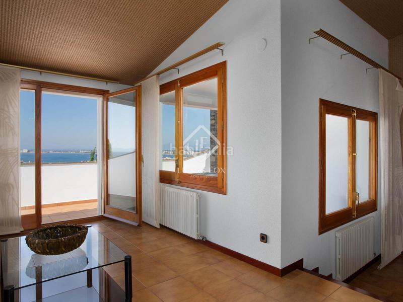 Foto b53febe1-6f76-4326-b88a-c51184c70259. Chalet exclusiva villa con espectaculares vistas a la bahía en venta en una zona privilegiada y soleada, muy cerca del centro de en Roses