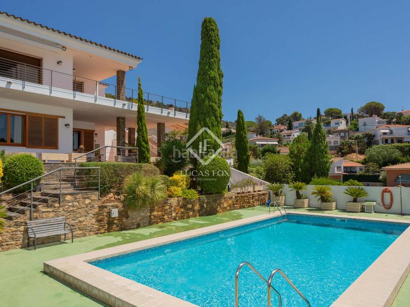 Foto e864200b-73e5-4d3e-9fae-ea497466f9e6. Chalet exclusiva villa con espectaculares vistas a la bahía en venta en una zona privilegiada y soleada, muy cerca del centro de en Roses