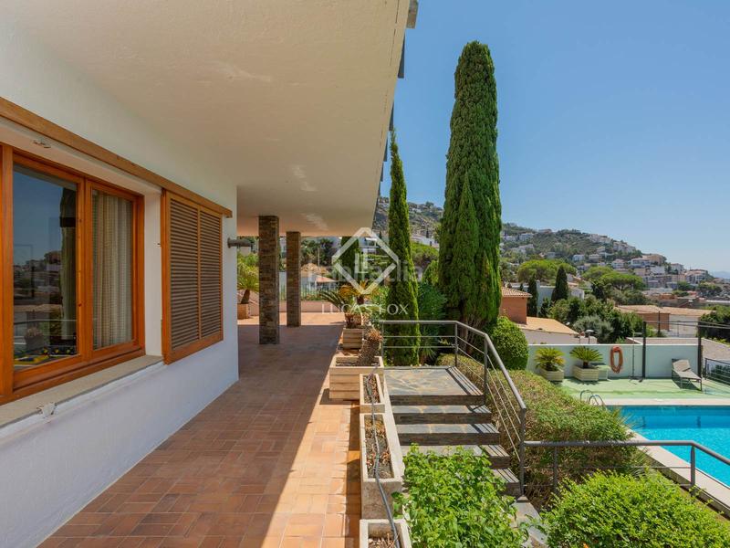 Foto eeac421c-cc0d-4214-8dd6-40283e2961cb. Chalet exclusiva villa con espectaculares vistas a la bahía en venta en una zona privilegiada y soleada, muy cerca del centro de en Roses