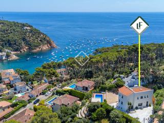 Chalet in Tamariu. Exclusiva villa de 310 m, con vistas panorámicas al mar y a las