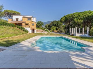 Bauernhof in Gualba. Preciosa casa completamente reformada de 5 habitaciones, spa, pi