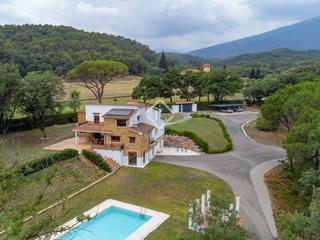 Xalet a Gualba. Preciosa casa completamente reformada de 5 habitaciones, spa, pi