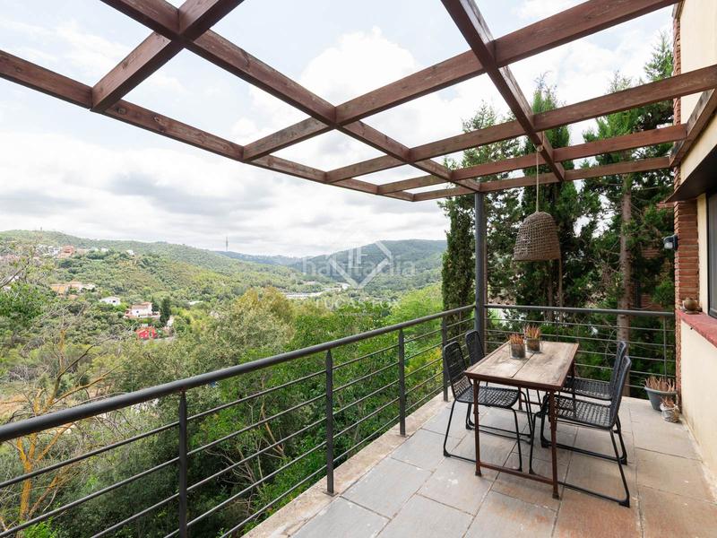 Foto f66999d2-21c3-46e2-9ab5-6d78edc6a185. Chalet mit heizung parking in La Floresta Sant Cugat del Vallès