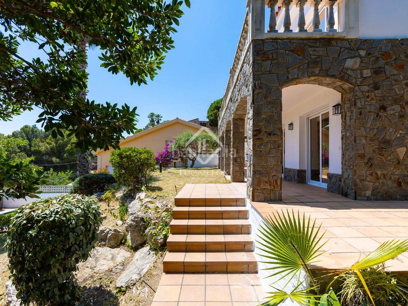 Foto a01ab898-1b3d-4b31-ab21-40eb1f07c9c7. Chalet espectacular casa reformada en 2025 con vistas al mar en venta , barcelona en Premià de Dalt