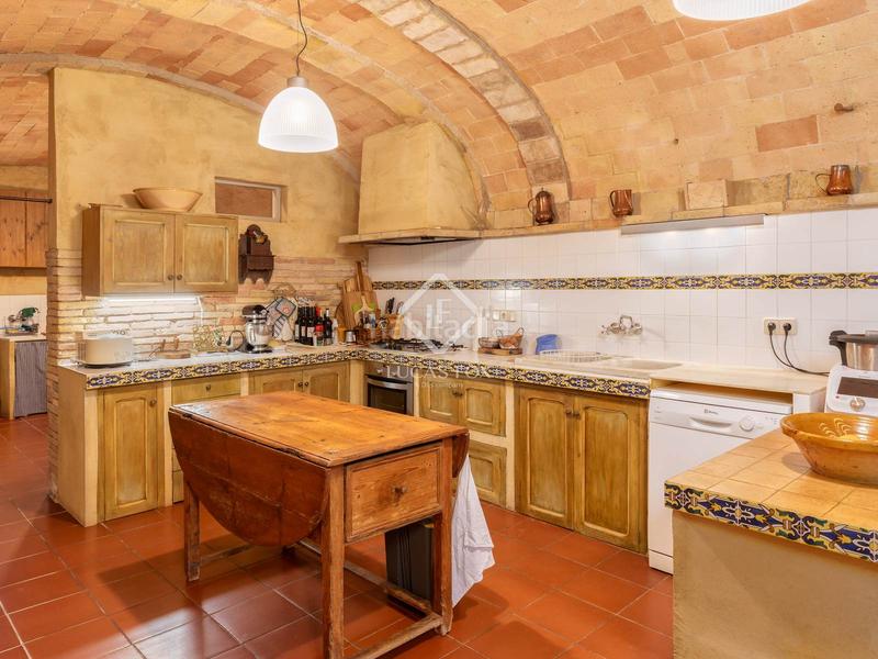 Foto 0d795e07-c781-4d86-a94a-f9a9ec98fd98. Casale con riscaldamento parcheggio piscina in Garrigàs