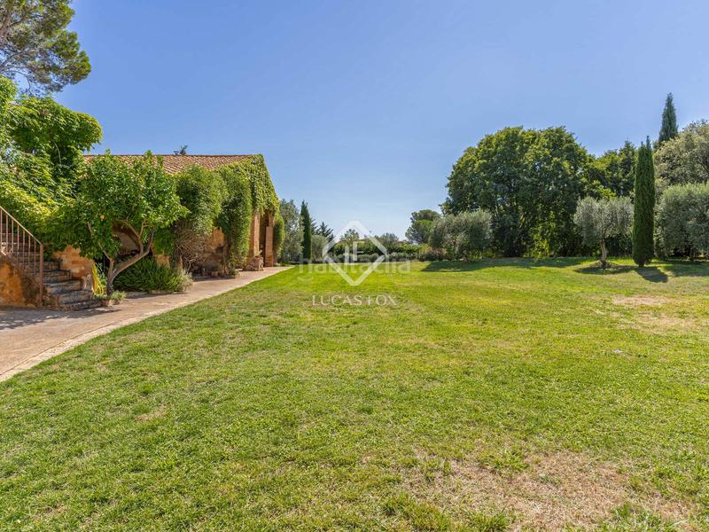 Foto d9b51482-b5f6-4adb-8fef-a49d854f0977. Casale con riscaldamento parcheggio piscina in Garrigàs