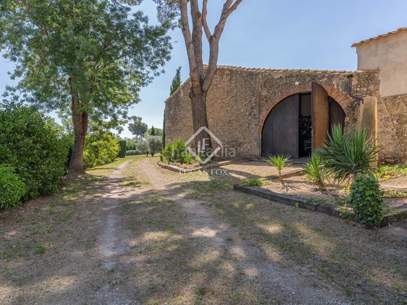 Foto f7650def-4d33-4963-91cf-d9579adfc830. Casale con riscaldamento parcheggio piscina in Garrigàs