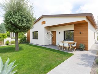 Chalet in La Plana-Bellsoleig. Casa  villa de 3 dormitorios en venta en sant just, barcelona