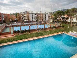 Rent Flat in Montmar. Piso en excelentes condiciones de 4 dormitorios y terraza en alq