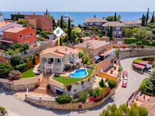 Chalet à Tossa de Mar. Casa  villa de 5 dormitorios en venta en tossa de mar, costa bra