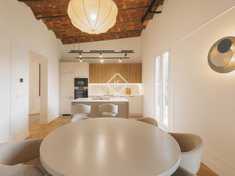 Foto af8e548d-312d-4827-8d65-3f92f62ecc68. Pis amb calefacció a Sant Antoni Barcelona