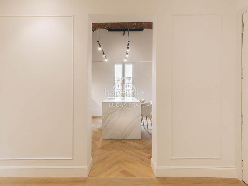 Foto d81179b6-8f9c-4845-a9f5-3d8306c05b63. Pis amb calefacció a Sant Antoni Barcelona