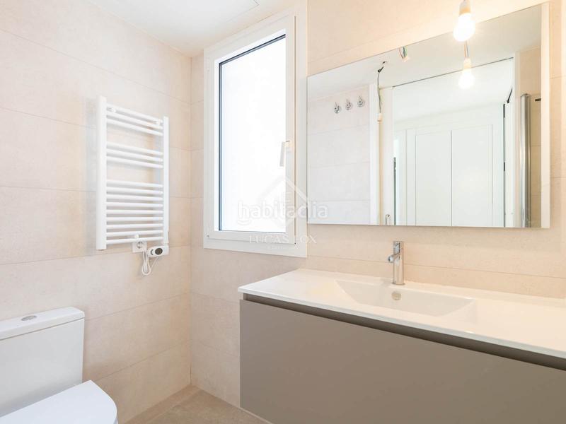 Foto 2061207e-ead9-4142-ae0d-1473921a4b0f. Alquiler piso  en alquiler, excelentes condiciones, con dos dormitorios y terraza de 24 m con vistas al mar en Castelldefels