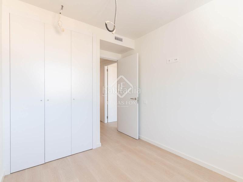 Foto 208a9d1e-d50d-4aed-b8a5-dacdbbfeb886. Alquiler piso  en alquiler, excelentes condiciones, con dos dormitorios y terraza de 24 m con vistas al mar en Castelldefels