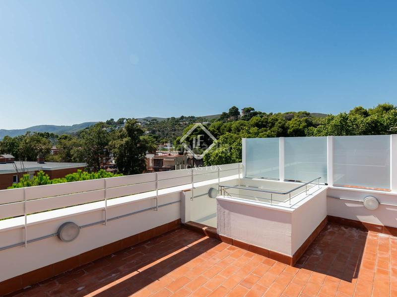 Foto 24f42414-3e57-4e08-83b4-37c8b1d9e95d. Alquiler piso  en alquiler, excelentes condiciones, con dos dormitorios y terraza de 24 m con vistas al mar en Castelldefels