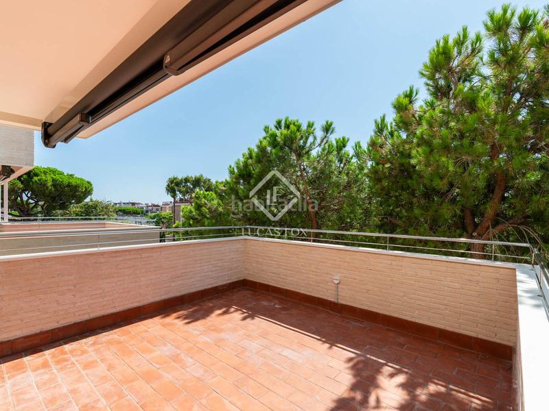 Foto 70cf5a43-7e45-4b37-9151-5d683f0dc353. Alquiler piso  en alquiler, excelentes condiciones, con dos dormitorios y terraza de 24 m con vistas al mar en Castelldefels