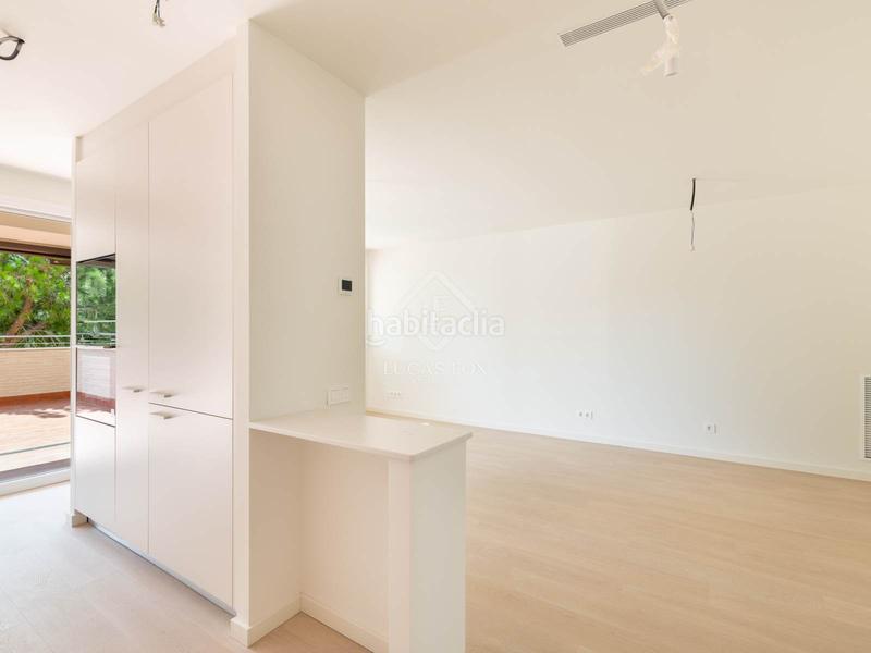 Foto d5da868b-7642-48b0-9692-66f0e50c4d96. Alquiler piso  en alquiler, excelentes condiciones, con dos dormitorios y terraza de 24 m con vistas al mar en Castelldefels