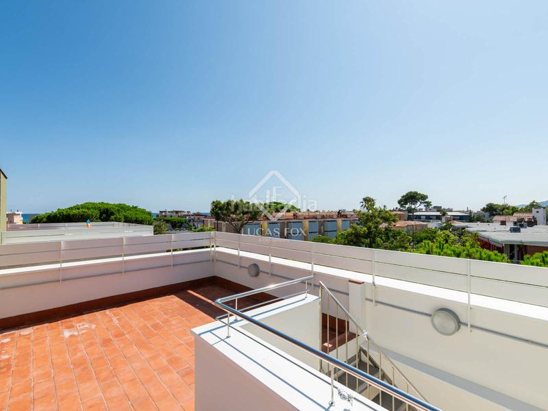 Foto d63be92c-7483-4dda-b553-6fb1d7eb49fd. Alquiler piso  en alquiler, excelentes condiciones, con dos dormitorios y terraza de 24 m con vistas al mar en Castelldefels