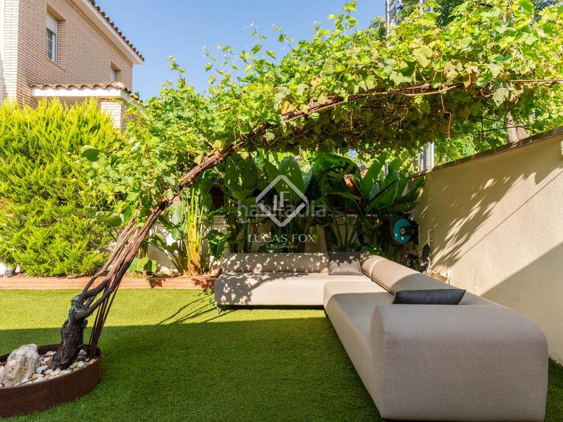 Foto 467495c8-57a4-4527-be03-b1dbb798a9cc. Alquiler chalet villa en excelentes condiciones de cuatro dormitorios en alquiler en paseo de la marina en Castelldefels