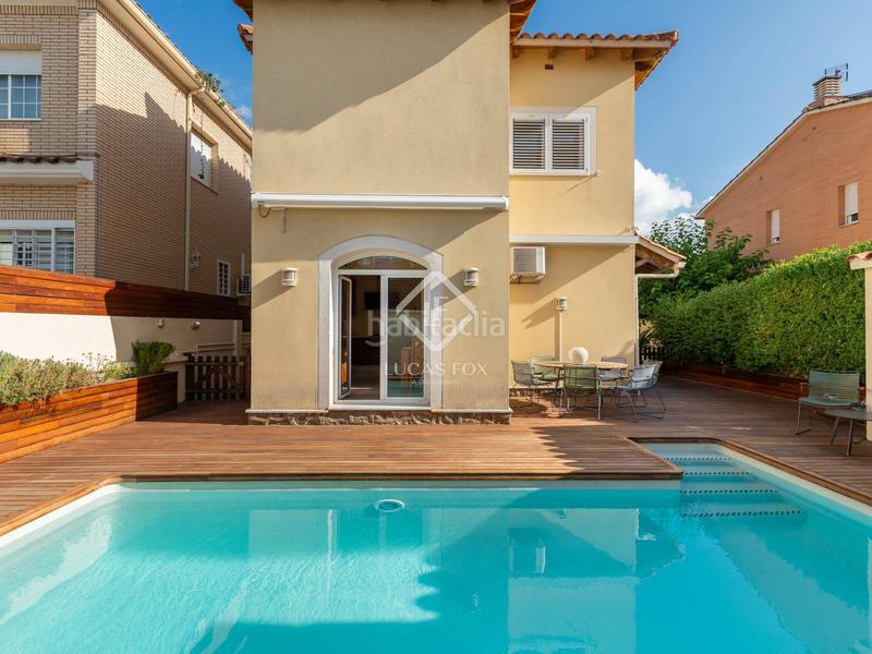 Foto 4884a2a2-5dfd-4b7b-95b3-b305b6b90c62. Alquiler chalet villa en excelentes condiciones de cuatro dormitorios en alquiler en paseo de la marina en Castelldefels