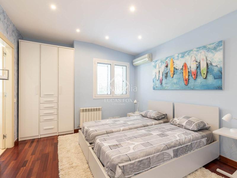 Foto 512f901f-fcca-405e-8f04-7cdd00daa26c. Alquiler chalet villa en excelentes condiciones de cuatro dormitorios en alquiler en paseo de la marina en Castelldefels