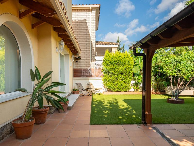 Foto 64c19c5a-0640-4422-8595-aabdd438647e. Alquiler chalet villa en excelentes condiciones de cuatro dormitorios en alquiler en paseo de la marina en Castelldefels