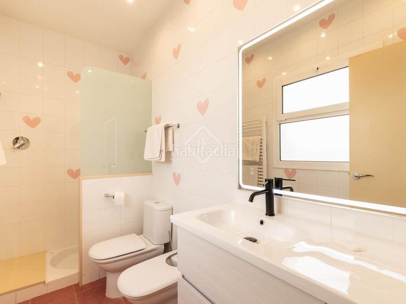 Foto 873e8066-f668-4170-b12b-93e904a22898. Alquiler chalet villa en excelentes condiciones de cuatro dormitorios en alquiler en paseo de la marina en Castelldefels