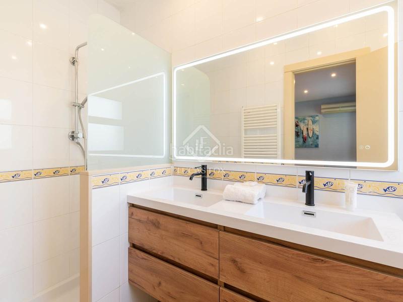 Foto 89be0f2e-3b84-47ce-85b6-7b428e330ad2. Alquiler chalet villa en excelentes condiciones de cuatro dormitorios en alquiler en paseo de la marina en Castelldefels