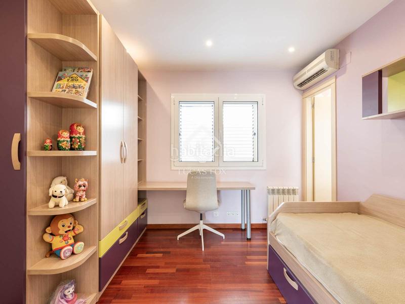 Foto 9f9339a4-71ab-4a71-8d19-91b03fa2bd7b. Alquiler chalet villa en excelentes condiciones de cuatro dormitorios en alquiler en paseo de la marina en Castelldefels