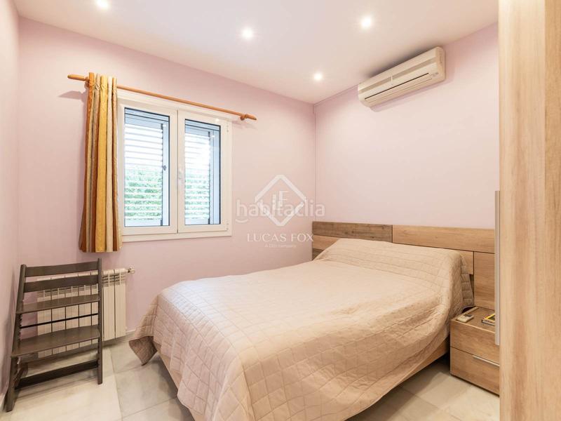 Foto a9a5ea5e-7086-46cc-a43a-91b54da4e1d7. Alquiler chalet villa en excelentes condiciones de cuatro dormitorios en alquiler en paseo de la marina en Castelldefels