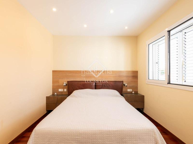 Foto e69be436-da42-47b1-9847-19c4d0e2b7e0. Alquiler chalet villa en excelentes condiciones de cuatro dormitorios en alquiler en paseo de la marina en Castelldefels