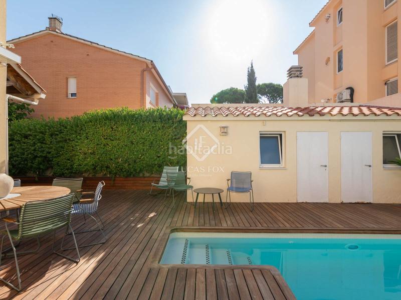 Foto e9d087a2-b7b1-48df-ba75-53f8c67cb928. Alquiler chalet villa en excelentes condiciones de cuatro dormitorios en alquiler en paseo de la marina en Castelldefels