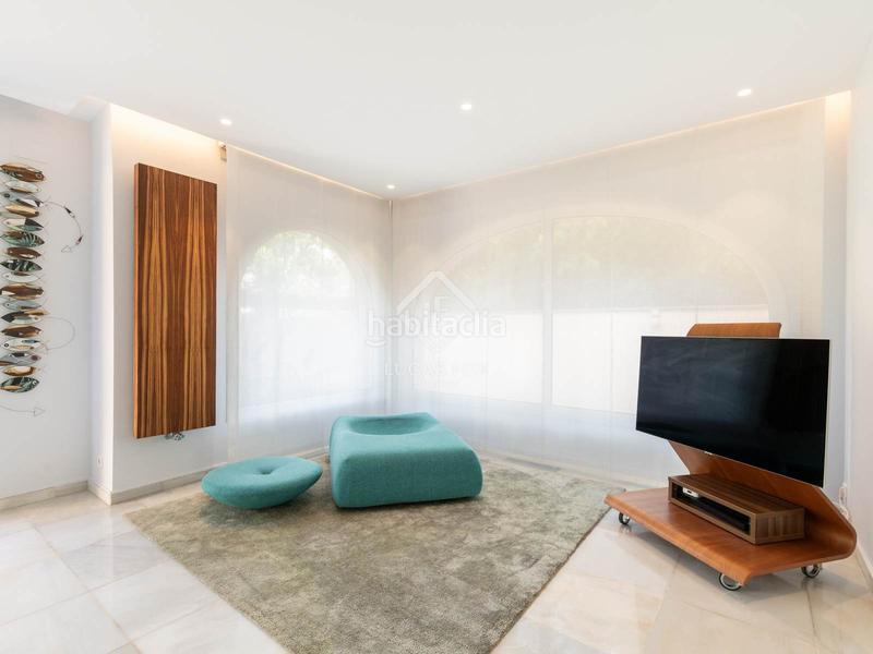 Foto ef8f5ee9-f575-48ad-9ece-b5812426072e. Alquiler chalet villa en excelentes condiciones de cuatro dormitorios en alquiler en paseo de la marina en Castelldefels