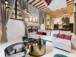 Piso en Gòtic. Increíble planta baja con elementos históricos únicos en venta e