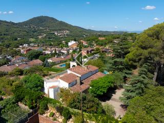 Xalet a Vallromanes. Casa  villa de 6 dormitorios con 2,650m de jardín en venta en va