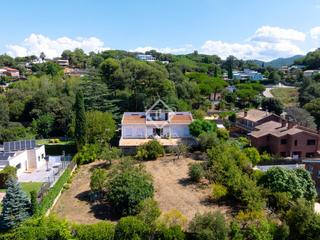 Xalet a Vallromanes. Casa  villa de 6 dormitorios con 2,650m de jardín en venta en va