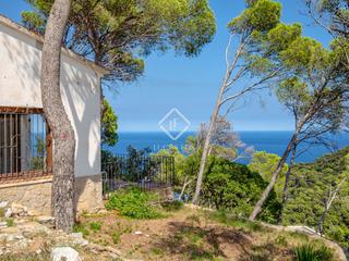 Chalet à Aiguafreda-Sa Tuna. Casa para renovar con magníficas vistas al mar, cerca de sa tuna