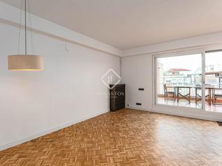 Pis a Guinardó. Piso de 3 dormitorios con 34m terraza en venta en hortaguinardó,