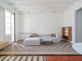 Alquiler Piso en Dreta de l´Eixample. Apartamento renovado de 142 m con techos altos y suelos hidráuli
